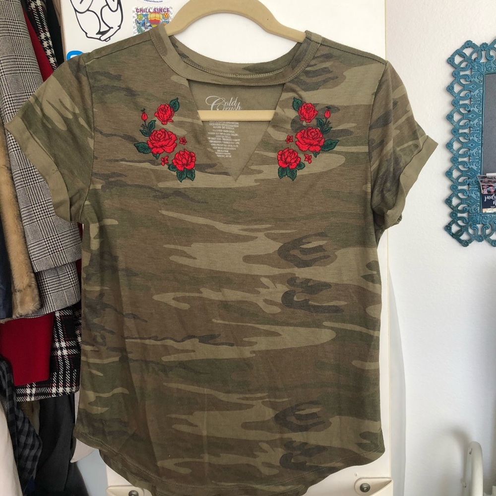 Camo Rose Embroidery Short Sleeve Cut Out Top